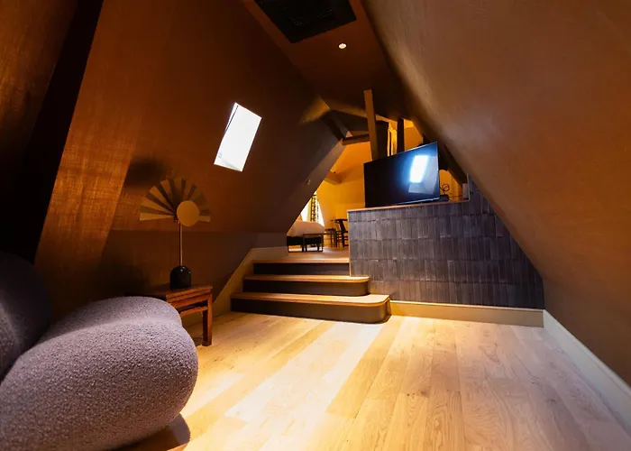 Отель La Particuliere