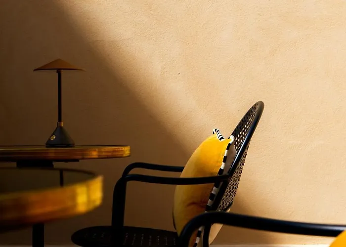 Отель La Particuliere